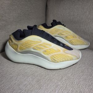 adidas Yeezy 700 V3 Mono Safflower - Size 5.5 US - HP5425 - Authentic